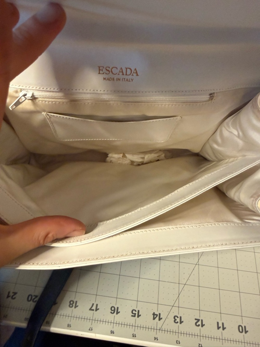 Escada Black & White Leather Shoulder Bag - Made in Italy - NWT Never Used - Picture 9 of 9